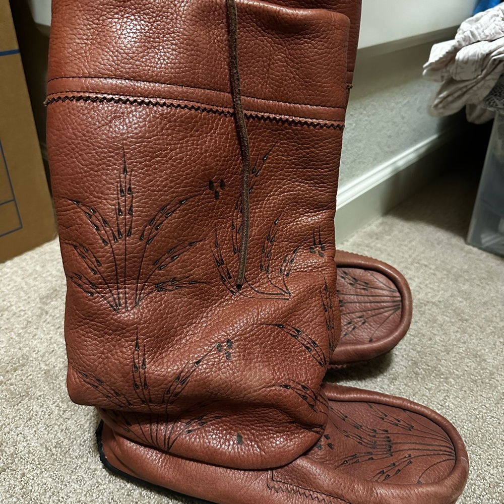 Elegant Leather Moccasins in Rich Brown